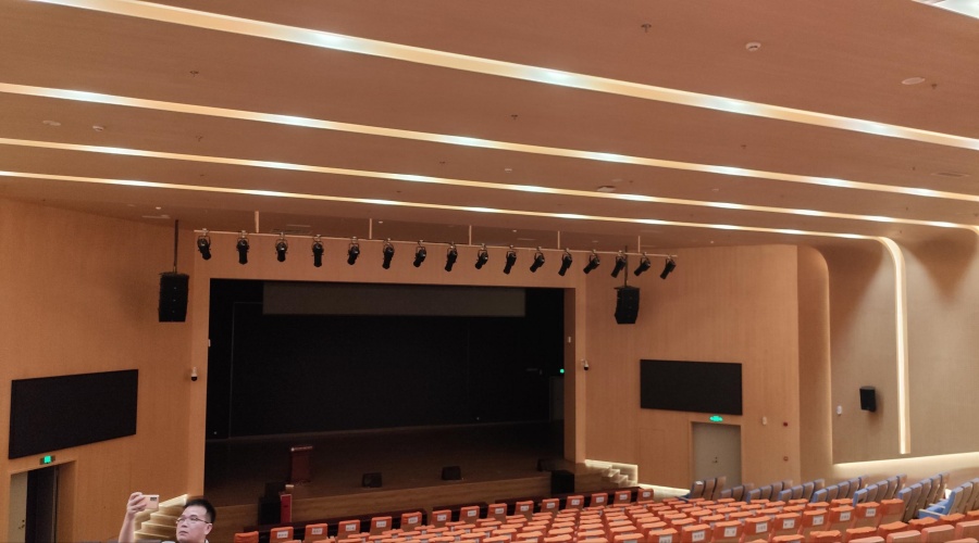 深圳坪山實驗學(xué)校GRG報告廳穿孔板工程案例